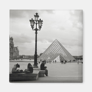 Imã O ímã de vidro da pirâmide do Louvre