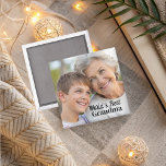 Imã O melhor ímã da vovó do mundo<br><div class="desc">Celebre a sua avó com este magneta emocionado e personalizável com o texto 'A Melhor Avó do Mundo' ao lado de uma foto carinhosa. Um presente perfeito para aniversários, Dias de as mães, ou qualquer ocasião para mostrar seu amor e apreço! Este imã da vovó certamente trará um sorriso para...</div>