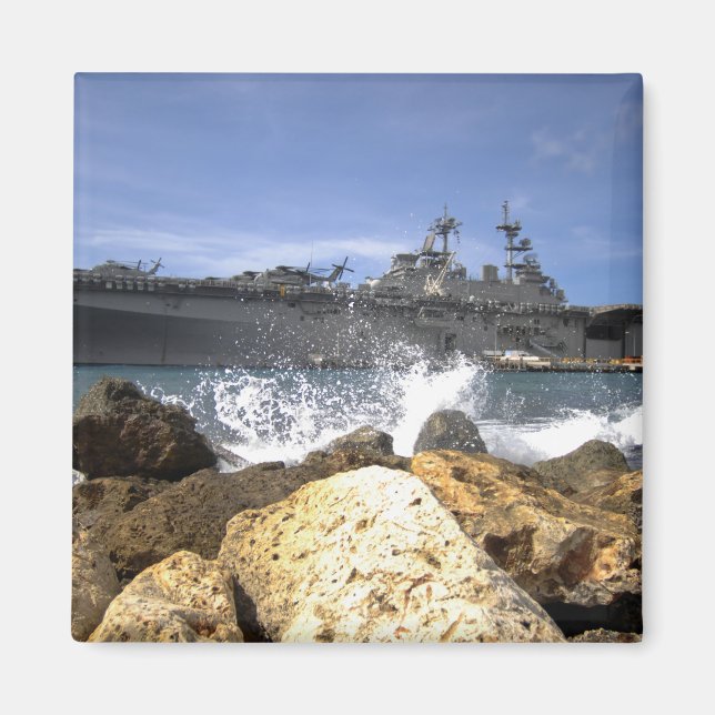 Imã O navio de ataque anfíbio USS Kearsarge (Frente)