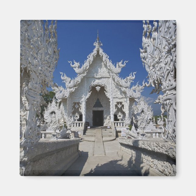 Imã O novo templo branco de Wat Rong Khun em (Frente)
