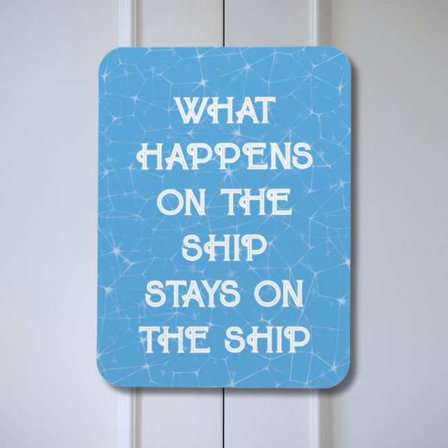 Ímã O que acontece no navio fica na porta (What Happens On The Ship Stays On The Ship | Funny Cruise Door Magnet)