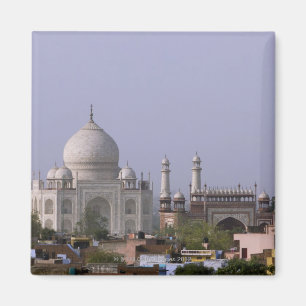 Imã o Taj Mahal domina a cidade de Agra