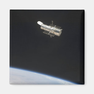 Imã O telescópio espacial de Hubble na órbita acima