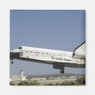 Imã O vaivém espacial Atlantis prepara-se aterrando