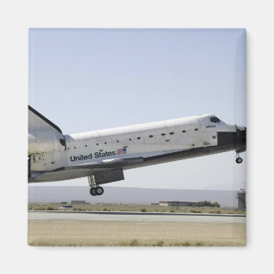 Imã O vaivém espacial Atlantis prepara-se aterrando 2