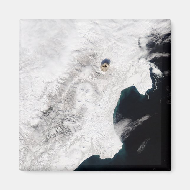 Imã O vulcão Shiveluch no Krai de Kamchatka, Rússia (Frente)