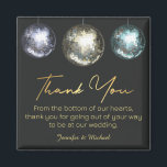 Imã obrigado bolas de discoteca preto casamento dourad<br><div class="desc">fundo deco por freepik.com
estiloso três bolas de discoteca: azul,  amarelo,  rosa e roxo ,  fundo preto dourado ímã com mensagem de agradecimento.</div>
