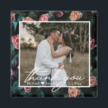 Imã obrigado foto de casamento branco caligrafia chic<br><div class="desc">Elementos de fundo por freepik.com
obrigado,  foto do dia do casamento,  caligrafia moderna,  fundo floral,  ímã personalizado.</div>