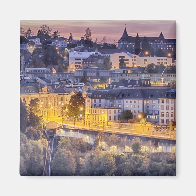 Imã Olhando Fribourg no início da noite (Frente)