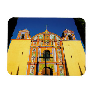 Ímã Opinião de baixo ângulo da igreja ornamentado