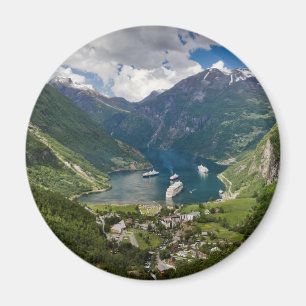 Imã Opinião de Noruega a Geiranger de Flydalsjuvet