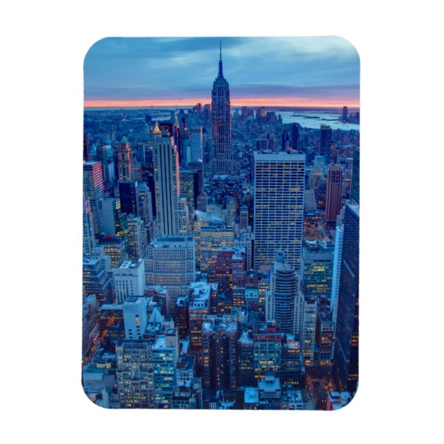 Ímã Os arranha-céus de Manhattan estão iluminados (Vertical)