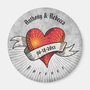 Imã Os corações Tattooed adicionam nomes e data