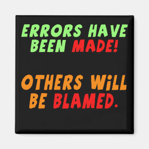 Imã Os erros engraçados fizeram presentes dos t-shirt