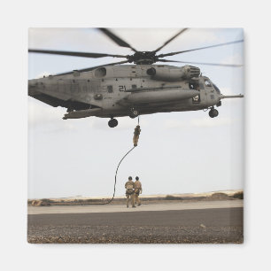 Imã Os pararescuemen da força aérea conduzem uma