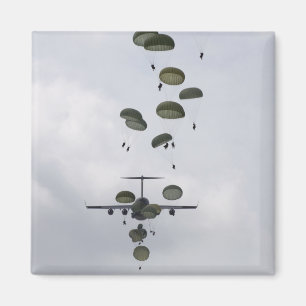 Imã Os soldados do exército saltam de A.A. - 17