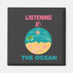 Imã ouvindo o oceano e relaxe
