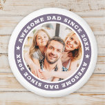 Imã Pai incrível desde a 20XX Foto simples moderna<br><div class="desc">Este design simples e moderno é composto por tipografia de serifa e adiciona uma foto personalizada. Pai incrível Desde 20XX " circula a foto do seu pai,  pai,  papai etc. Este é um presente perfeito para o seu Pai no seu aniversário,  dia de os pais,  natal,  etc.</div>