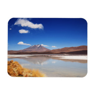 Ímã Paisagem de Altiplano com o vulcão em Bolívia