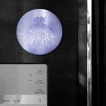 Imã Palhaço de Lavanda Wing | Sheen Roxo Iridescente<br><div class="desc">Da adorável coleção de princesa de fadas de cor d'água pastel empoeirada em uma lavanda macia, chique e doce paleta púrpura lilás. Este belo vestido de fantasia brilhante de diamante traz um luxo de conto de fadas místico engraçado a qualquer ocasião. O design apresenta um vestido de bola cintilante encantado...</div>