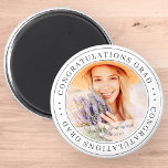 Imã Parabéns Formando Foto Elegante Simples Moderna<br><div class="desc">Este design simples e clássico é composto por tipografia serif e adiciona uma foto personalizada.</div>