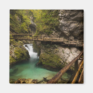 Imã Passagem de madeira através da garganta do