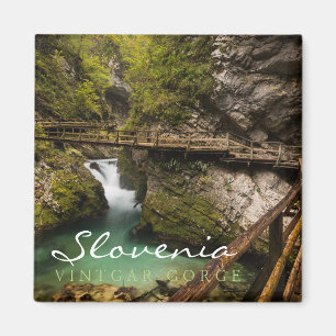 Imã Passagem de madeira através da garganta do