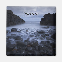 Imã Pebolhas e Rochas ao longo do ímã da linha costeir