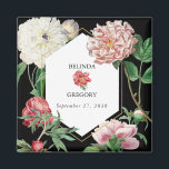 Imã Pêonias Cor-de-Água Flores Negras<br><div class="desc">Uma bela design de casamento de peões brancos e cor-de-água, cor-de-rosa, com moldura geométrica dourada sobre fundo preto. Um design único que usa florais de peônias botânicas antigas em tons de cor rosa e branco. Um elegante design floral de peões cor-de-rosa e brancos com um traço de verde. Um quadro...</div>