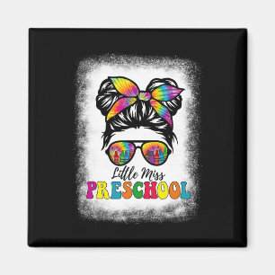 Imã Pequena Srta. Preschool Tie Dye Mensagem Bun Girl