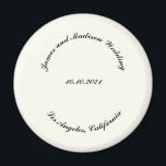 Imã Personalizar Nome, data casamento de marfim preto<br><div class="desc">Personalizar Nome,  data letras pretas curvas marfim fundo ímã de casamento,  favor,  favorece texto personalizado,  personaliza-o com seu próprio texto,  informações</div>