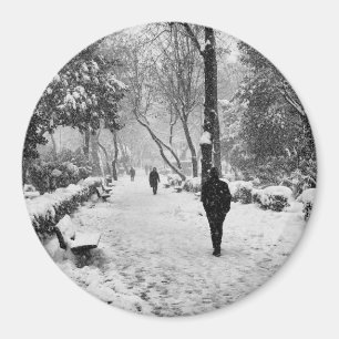 Imã Pessoas no parque no dia de inverno de neve