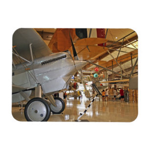 Ímã Pessoas visitando o Museu Nacional da Aviação Nava
