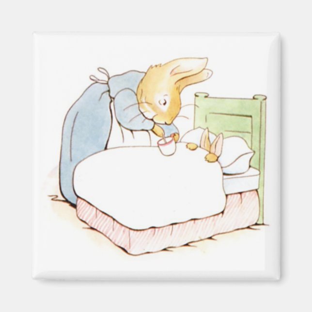Imã Peter Rabbit na cama (sendo alimentado pela mãe) (Frente)