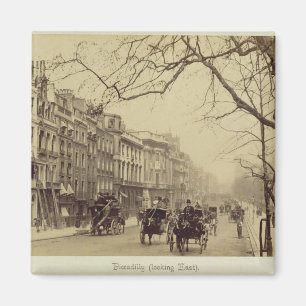 Imã Piccadilly que enfrenta o leste, (foto do sepia)