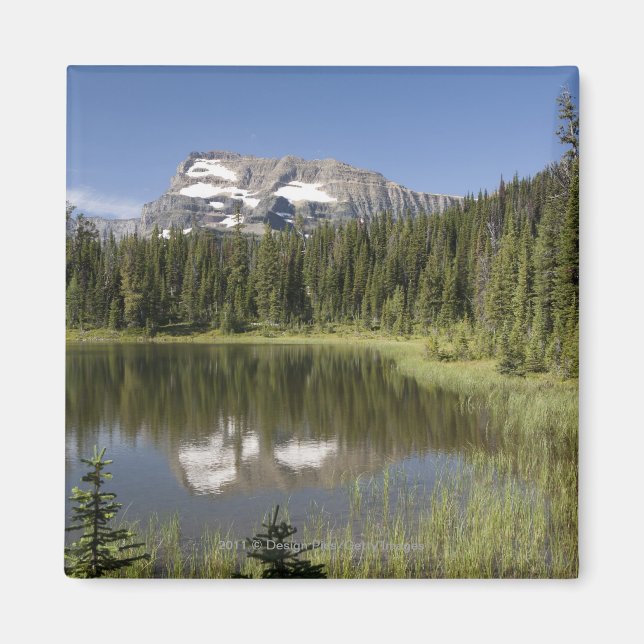 Imã Pico De Montanha Refletido Em Um Lago (Frente)