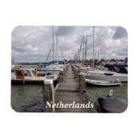 Pier com barcos e iates em Marken Países Baixos M