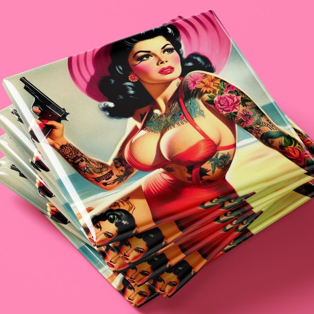 Imã Pin-up de Praia Tatuada (Criador carregado)