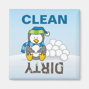 Imã Pinguim pequeno que senta-se com snowballs