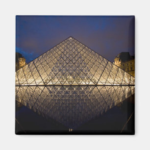 Imã Pirâmide do Louvre pelo arquiteto I.M. Pei