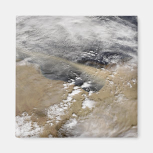 Imã Poeira sopra ao largo da costa da Líbia