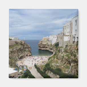Imã Polignano uma praia da cidade da égua no ímã de