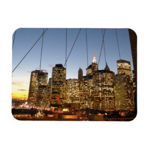 Ímã Ponte de Brooklyn ao anoitecer com a silhueta de M
