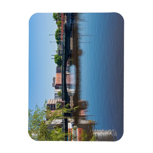 Ímã ponte de rua estadual que atravessa o rio milwauke (Vertical)