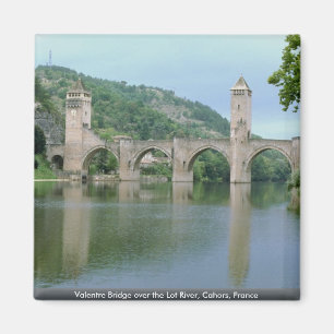 Imã Ponte de Valentre sobre o rio do lote, Cahors,