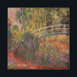 Imã Ponte Japonesa de Claude Monet em Giverny Arte<br><div class="desc">"A Ponte Japonesa" (c. 1918–1924) é uma poderosa obra-prima do período tardio de Claude Monet em seu amado jardim de Giverny. Desviando-se dos suaves tons pastel de suas obras anteriores, essa versão evocativa apresenta uma paleta ardente, inspirada no pôr do sol, com laranjas radiantes, vermelhos profundos e roxos apaixonados. A...</div>