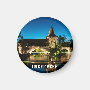 Imã Ponte medieval antiga à noite em Nuremberg