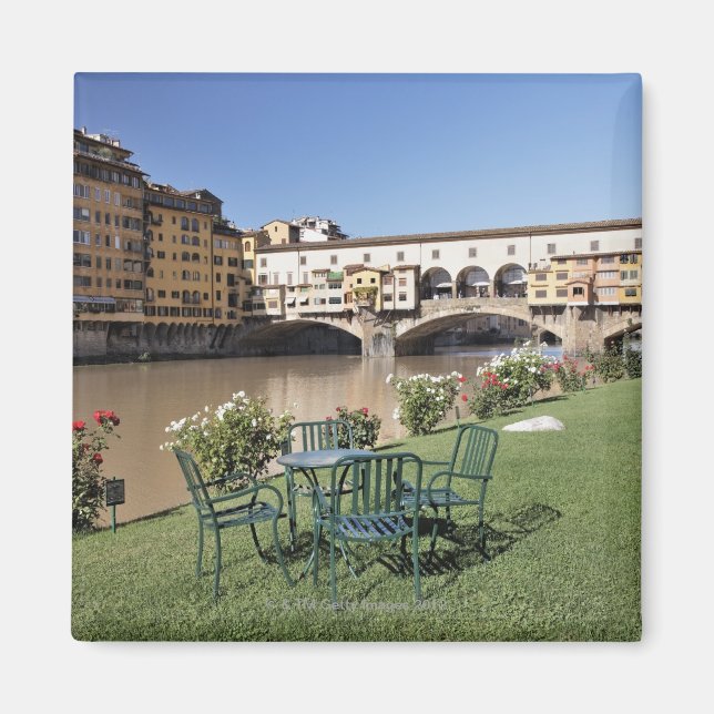 Imã Ponte Vecchio e mesa ao longo de Arno Rive (Frente)