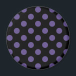 Imã Pontos polka violeta ultra em preto<br><div class="desc">A cor do ano da Pantone para 2018 é violeta ultra.</div>
