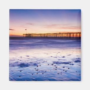 Imã Pôr do sol sobre o píer e a praia de Ventura